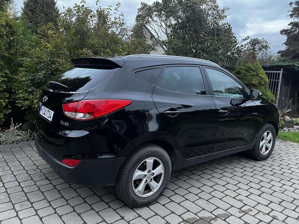 Hyundai ix35 2012 — двигун 1591 cm³, 135 HP (99kW)