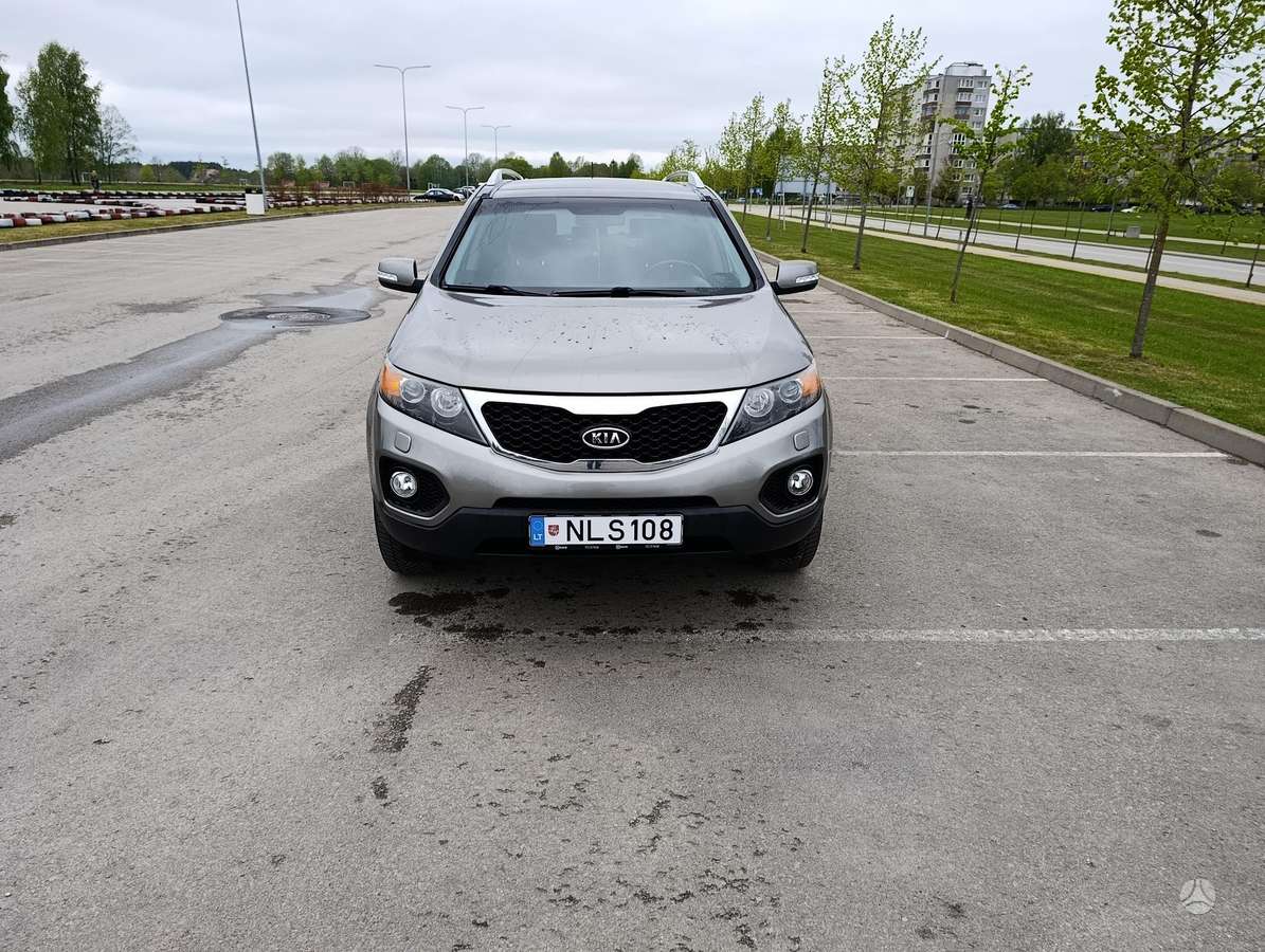Kia Sorento 2011 — салон