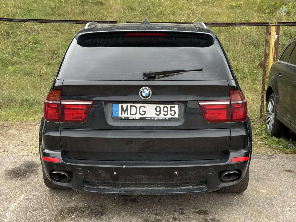BMW X5 2010 — вигляд ззаду