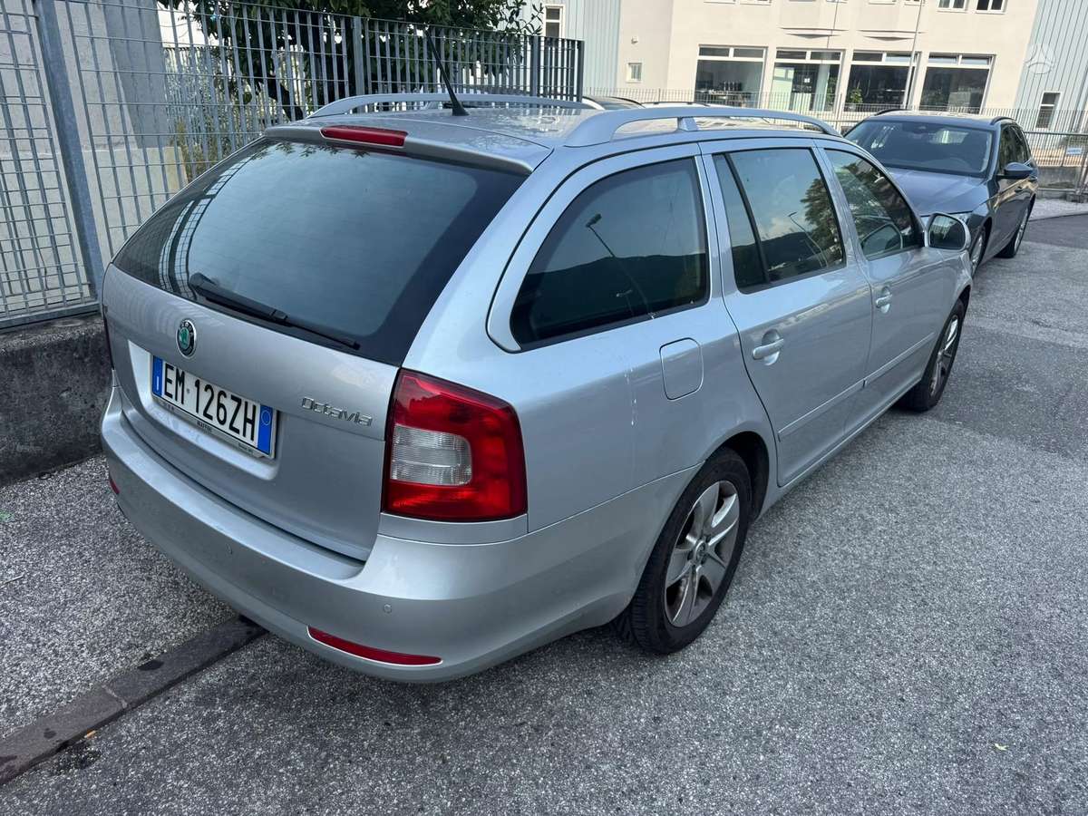 Skoda Octavia 2012 — вигляд ззаду
