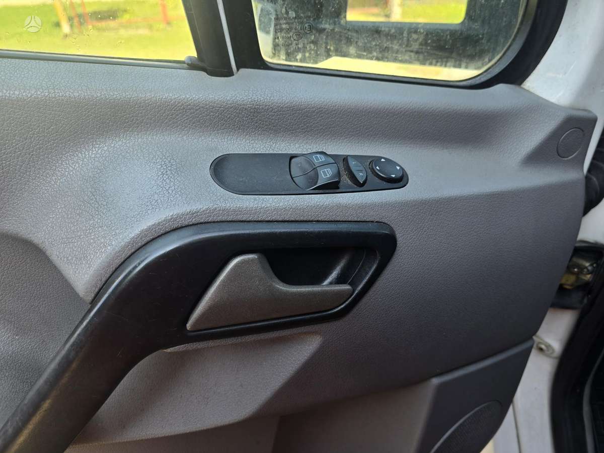 Mercedes-Benz Sprinter 2011 — photo 17