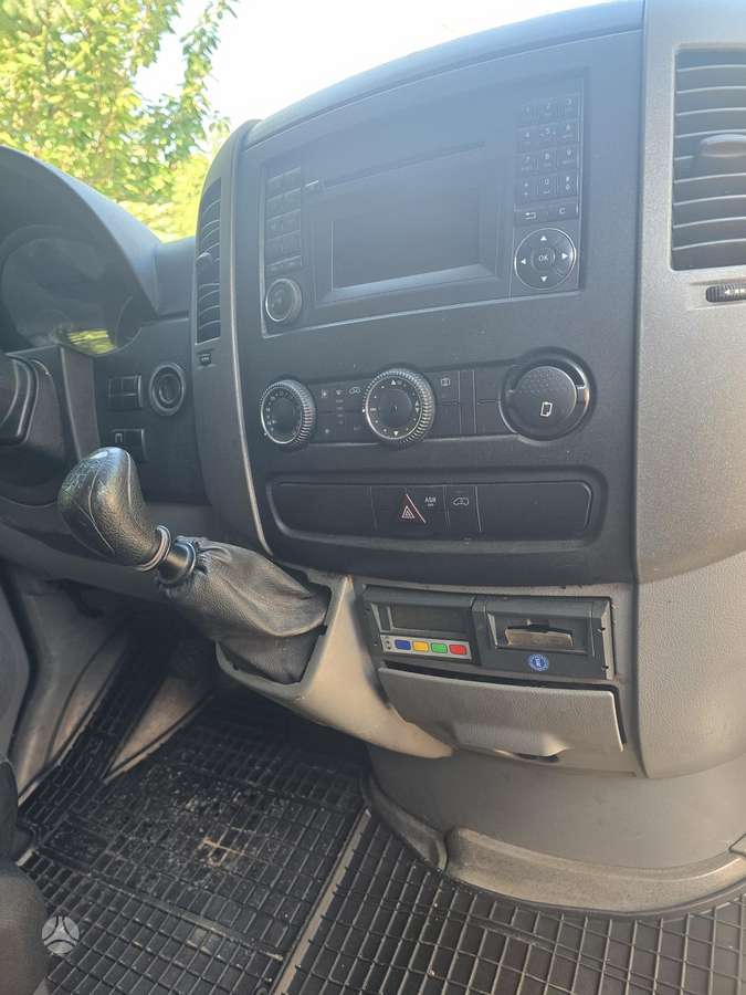 Mercedes-Benz Sprinter 2011 — photo 9