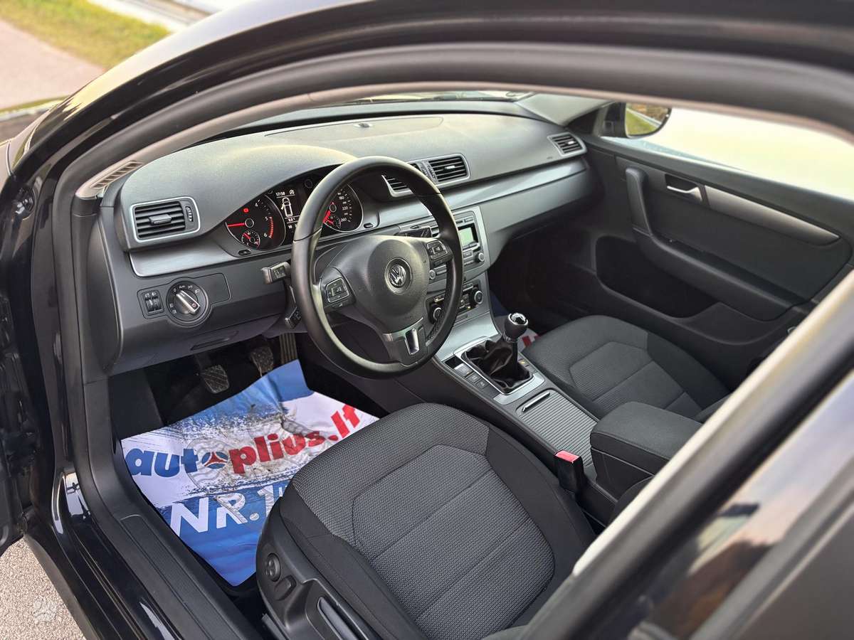 Volkswagen Passat 2011 — photo 21