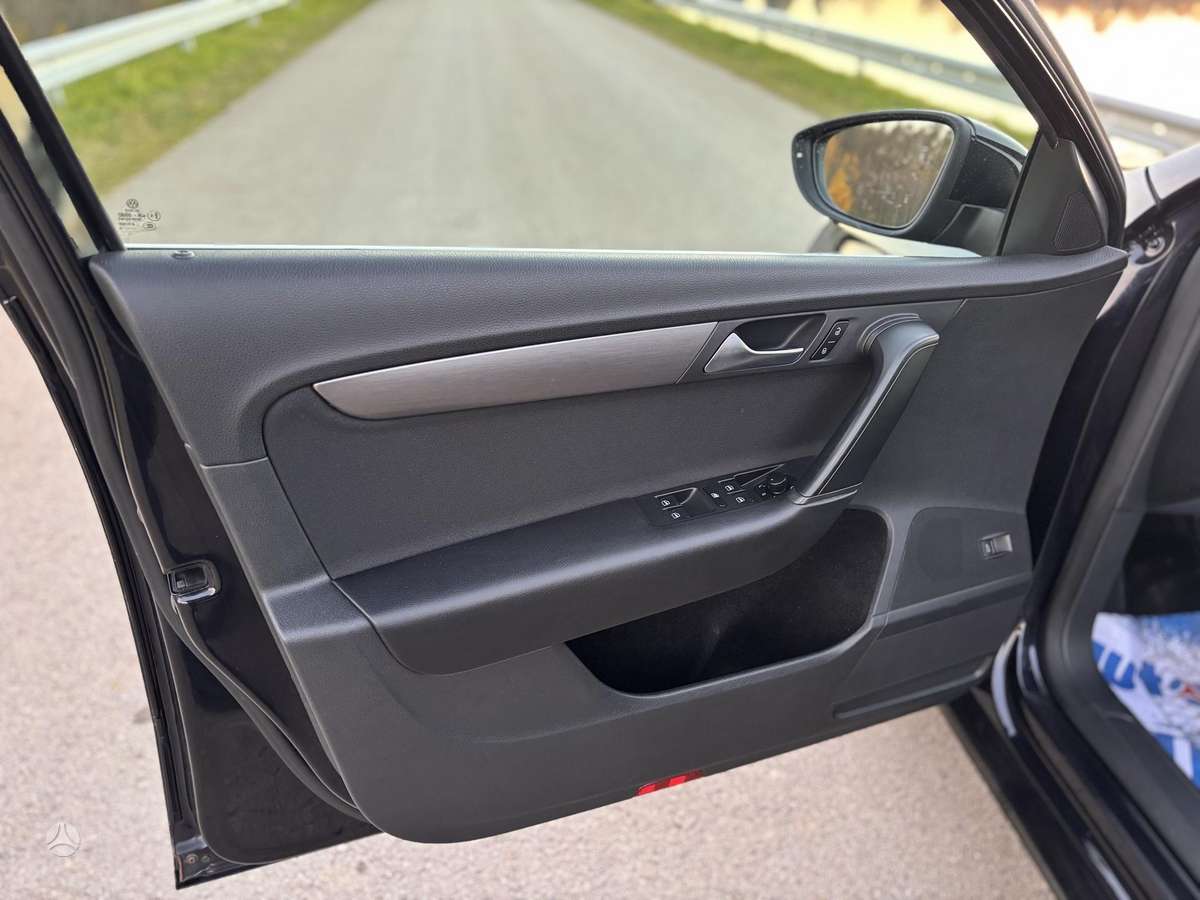 Volkswagen Passat 2011 — photo 22