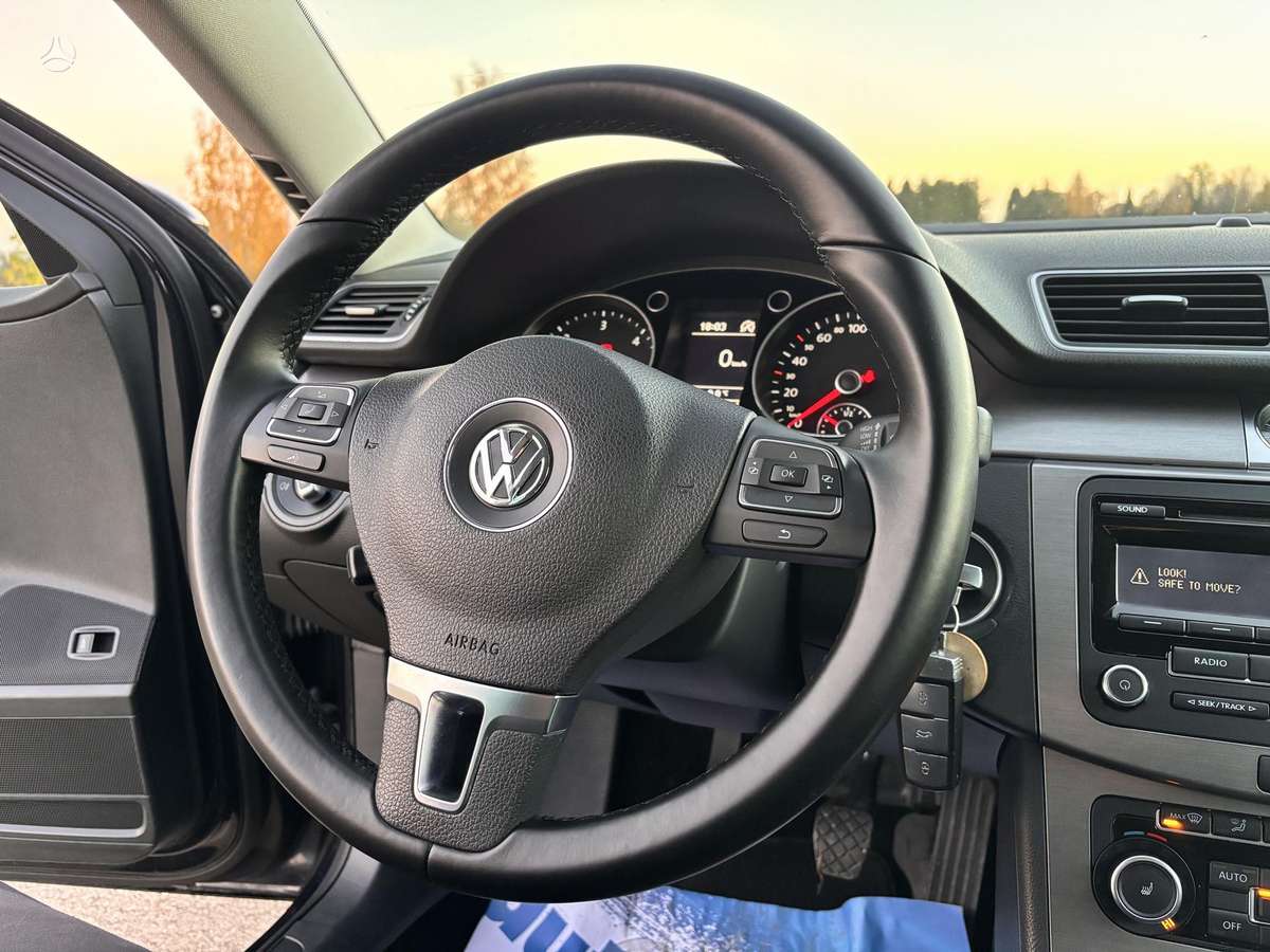 Volkswagen Passat 2011 — photo 24