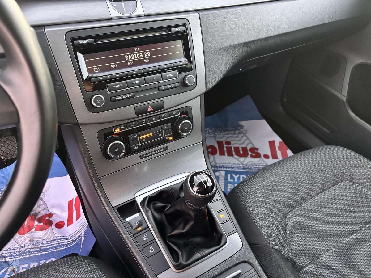 Volkswagen Passat 2011 — photo 25