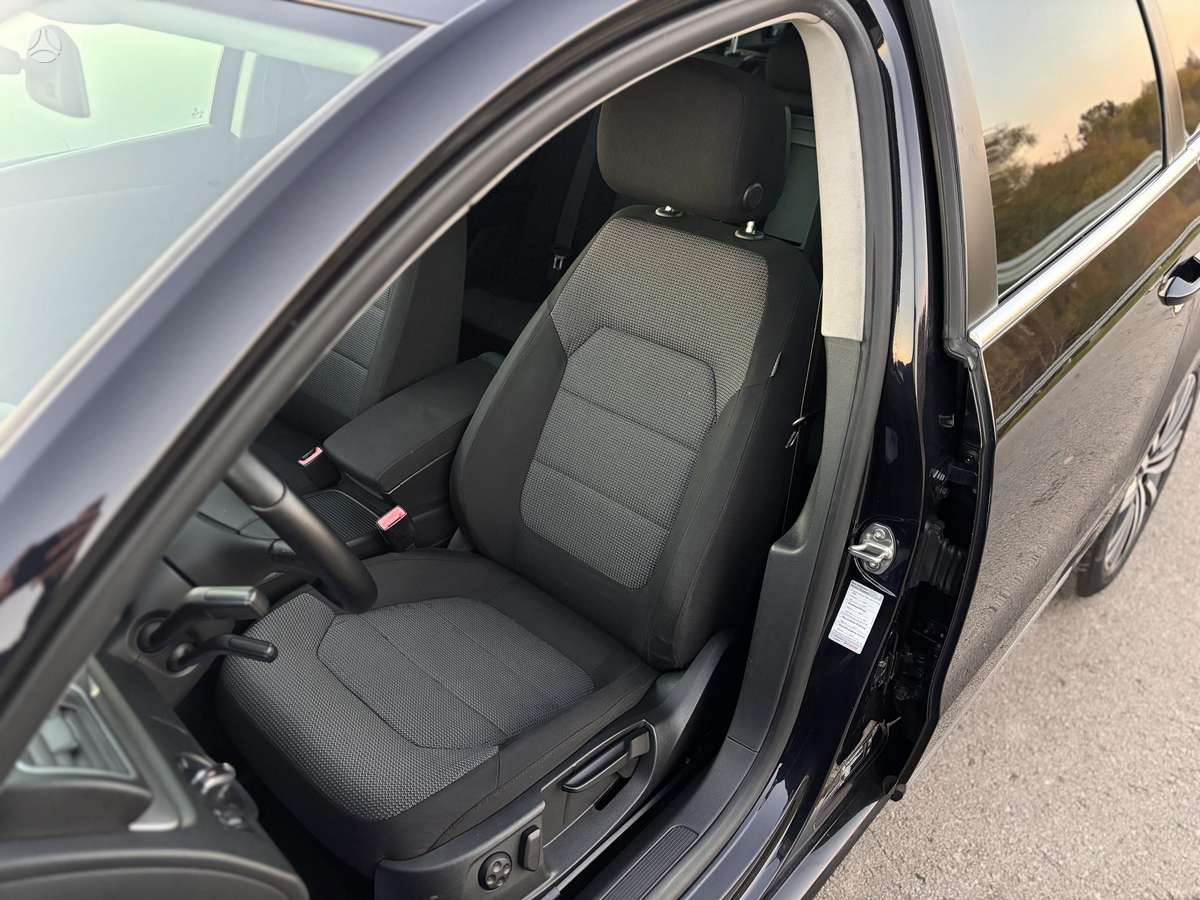 Volkswagen Passat 2011 — photo 27