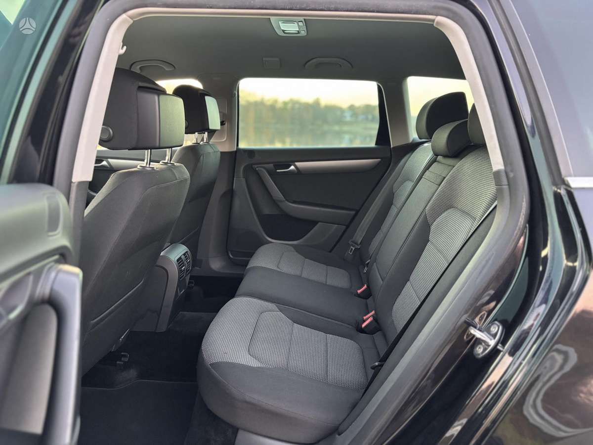 Volkswagen Passat 2011 — photo 29