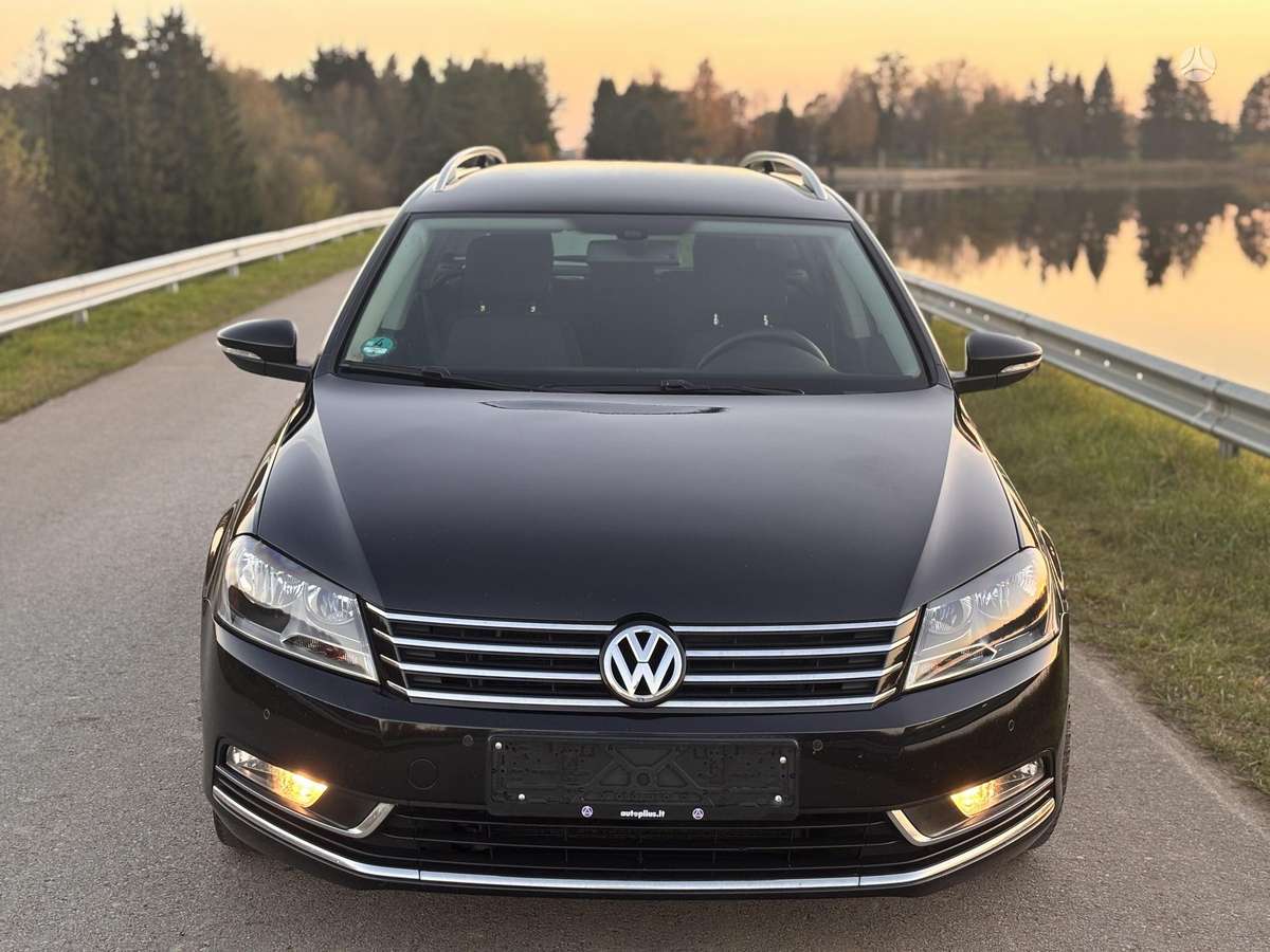 Volkswagen Passat 2011 — interior