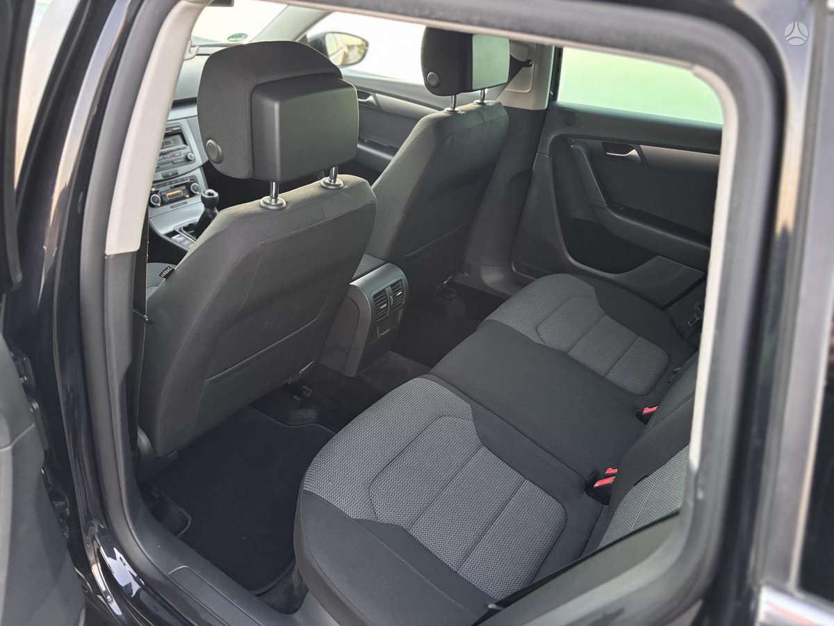 Volkswagen Passat 2011 — photo 30