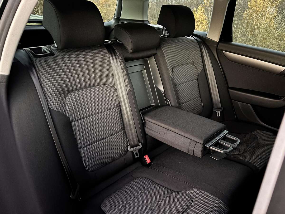Volkswagen Passat 2011 — photo 35