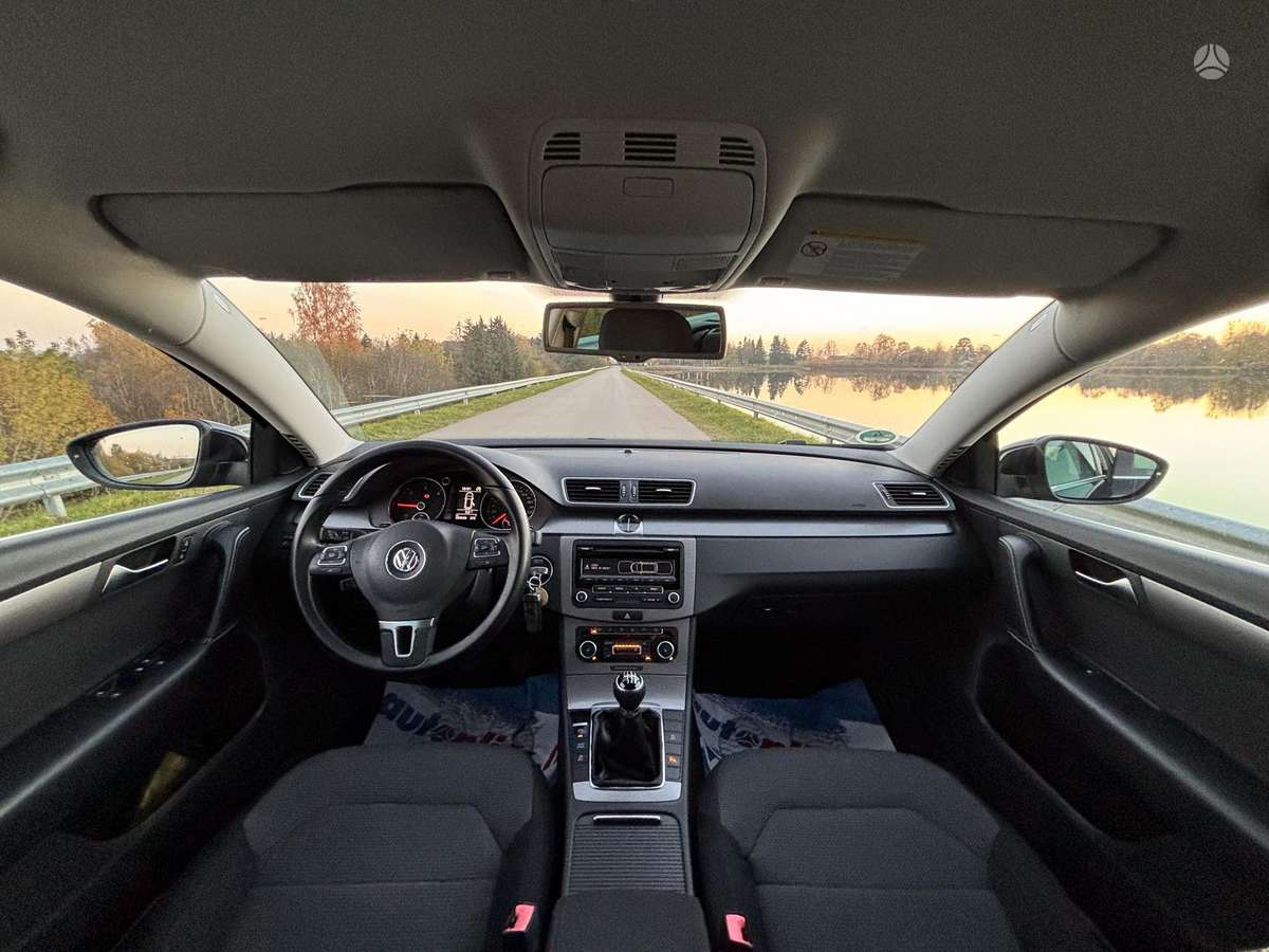 Volkswagen Passat 2011 — photo 36