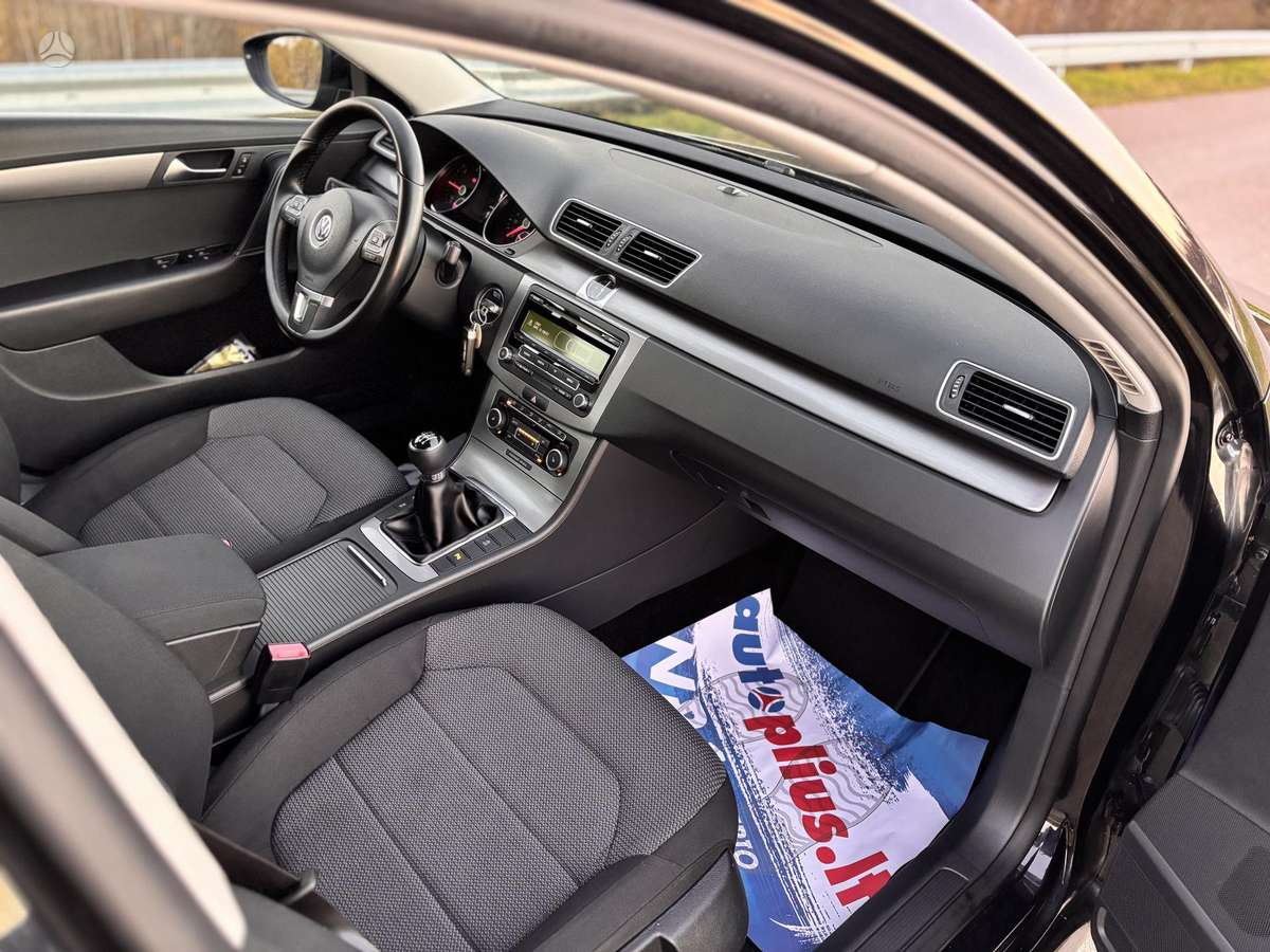 Volkswagen Passat 2011 — photo 37
