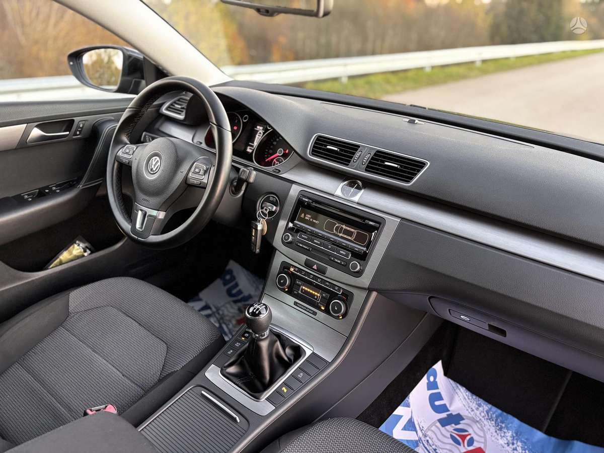 Volkswagen Passat 2011 — photo 41