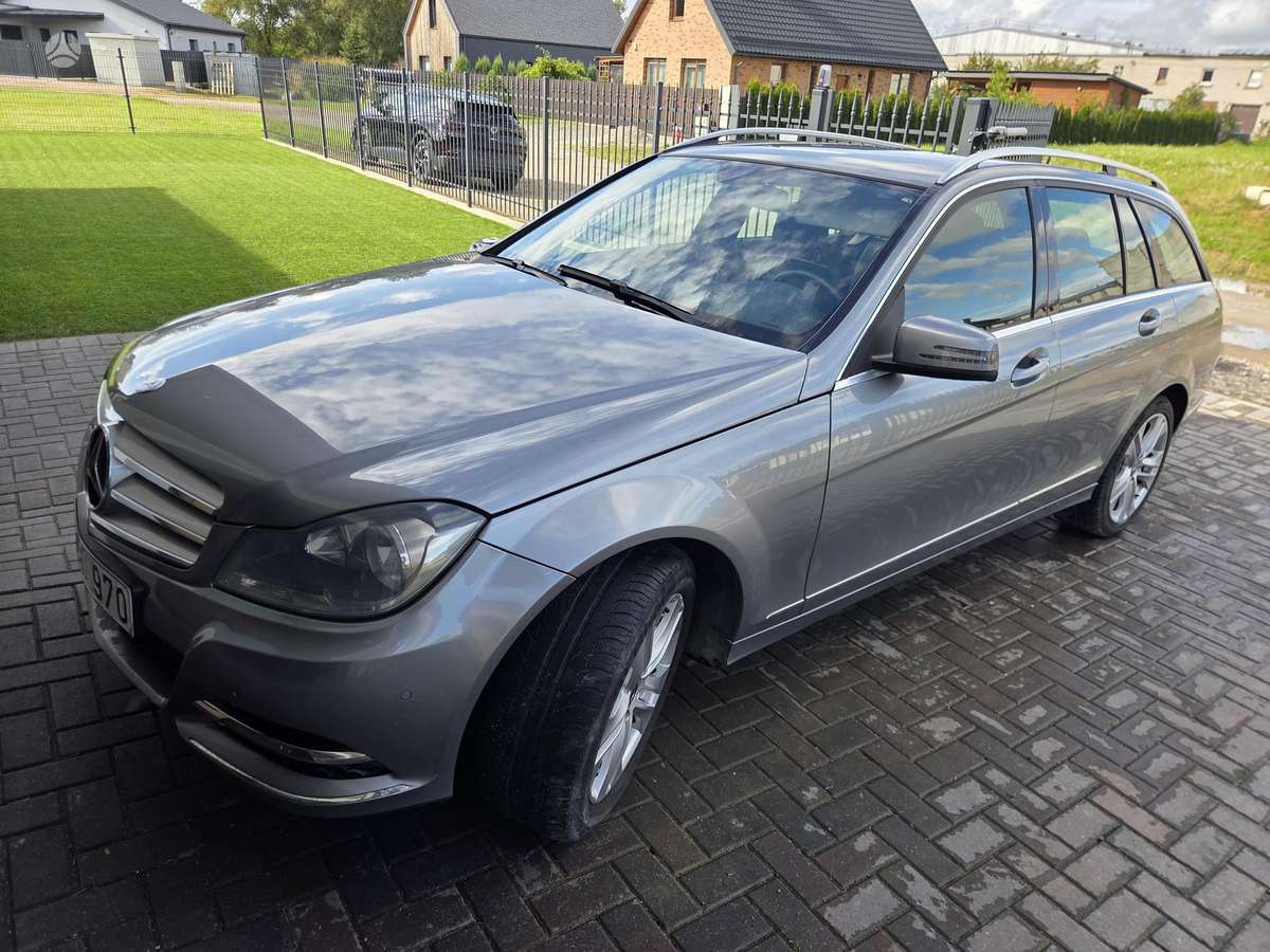 Mercedes-Benz C200 2013 — rear view