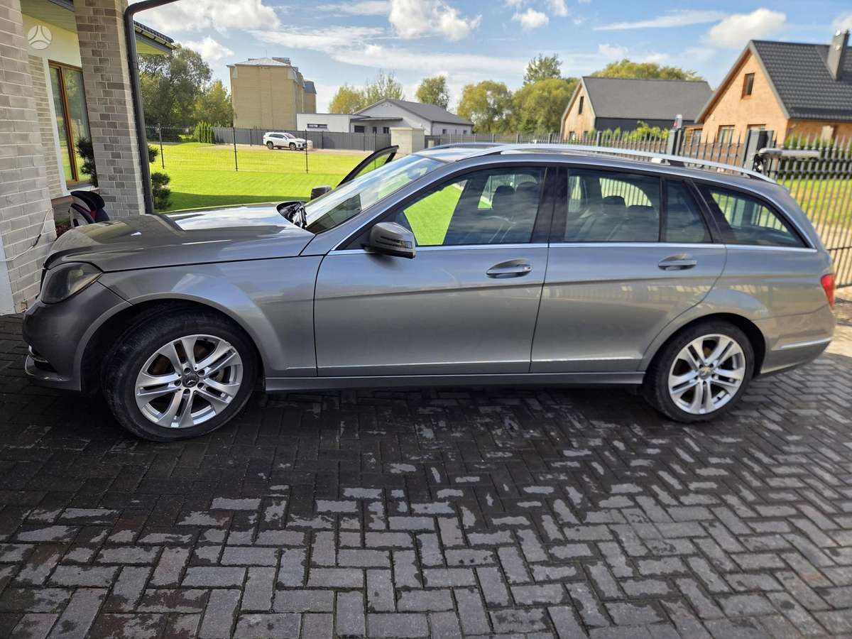 Mercedes-Benz C200 2013 — interior