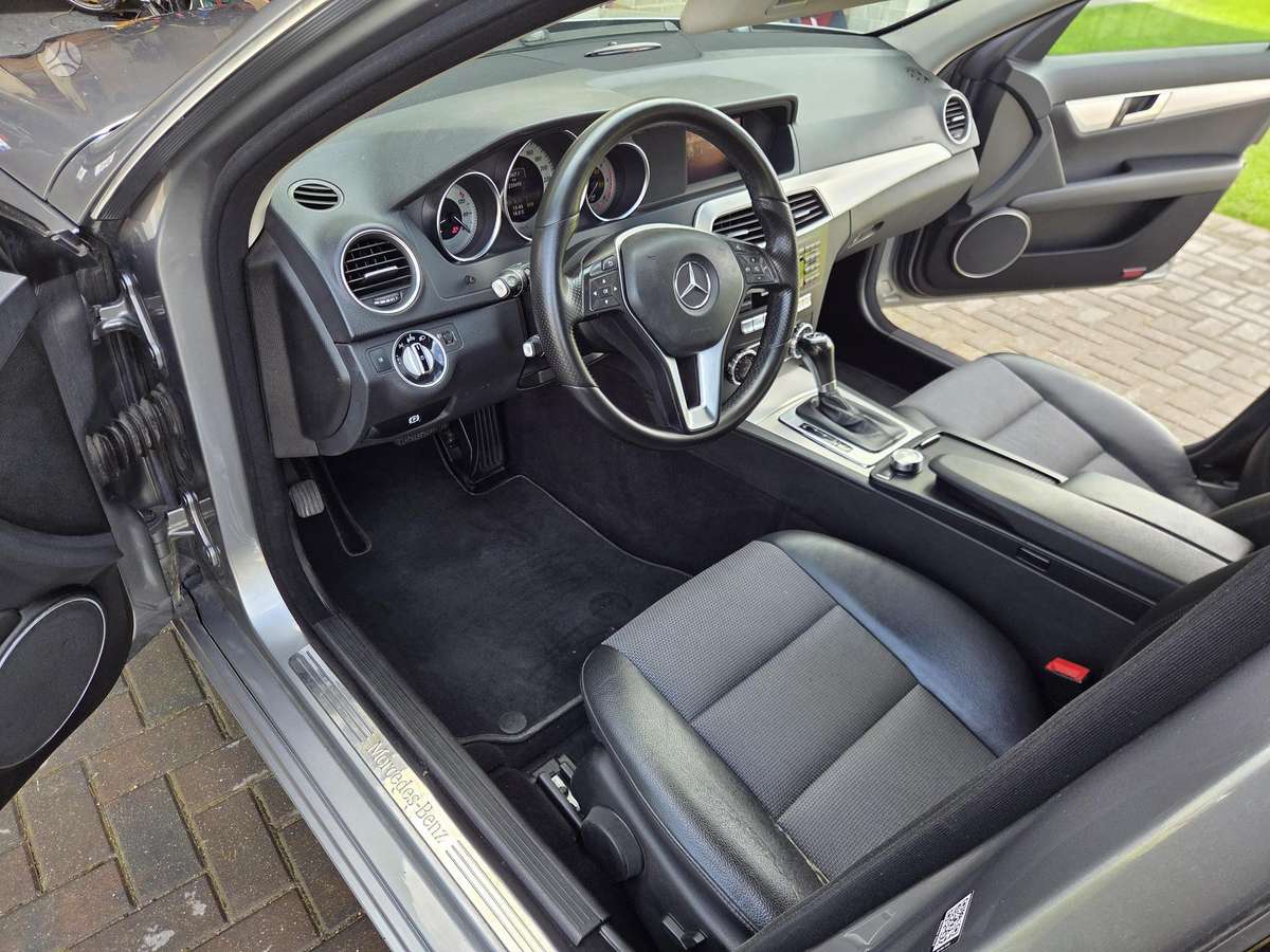 Mercedes-Benz C200 2013 — photo 9