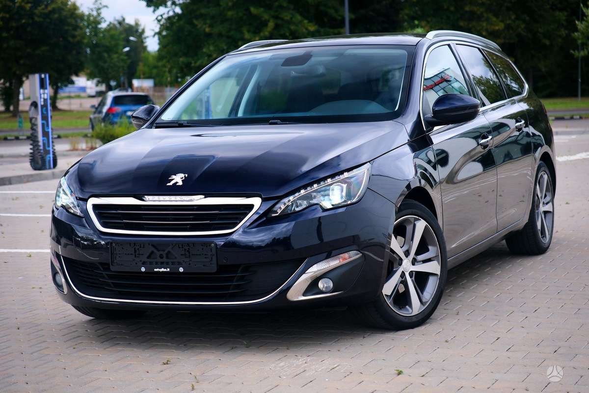 Peugeot 308 2014 — вигляд ззаду