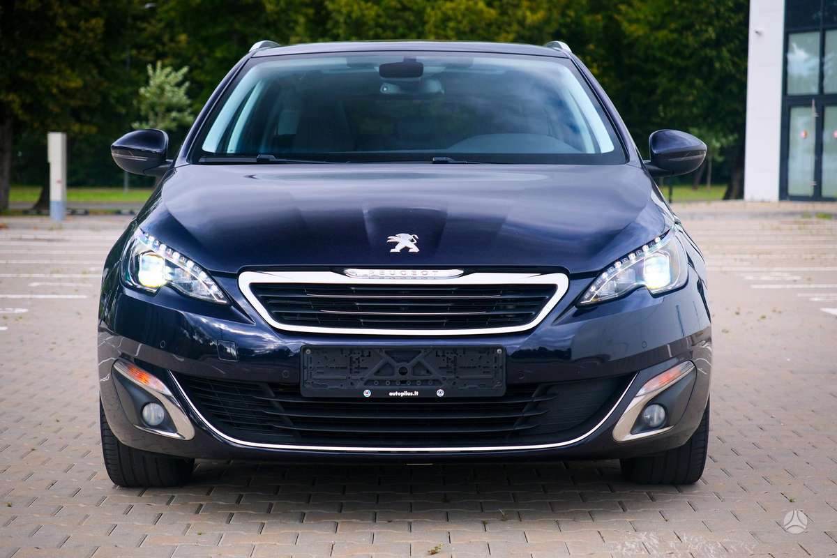 Peugeot 308 2014 — двигун 1200 cm³, 131 HP (96kW)