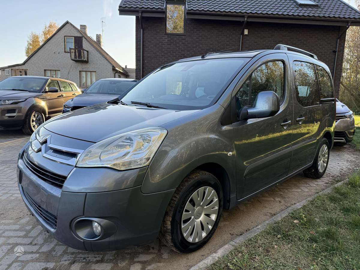 Citroen Berlingo 2010 — салон