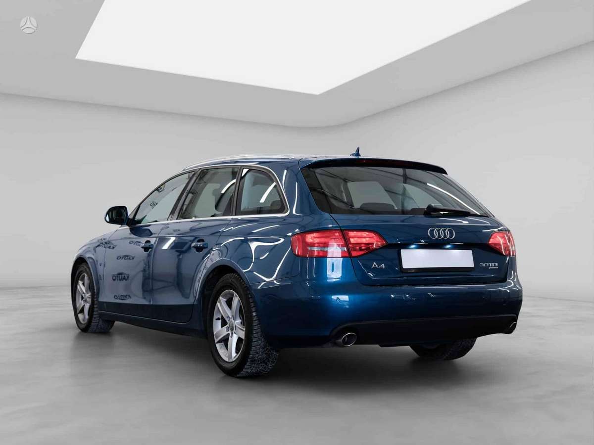 Audi A4 2009 — вигляд ззаду