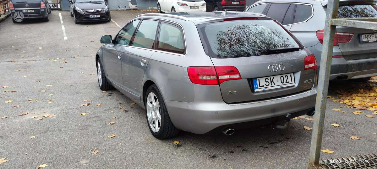 Audi A6 2009 — салон
