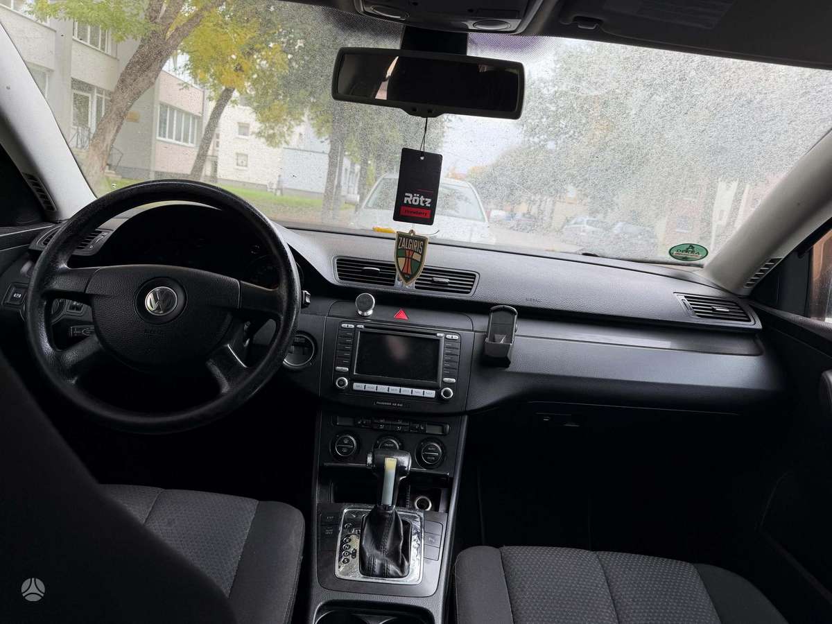 Volkswagen Passat 2006 — салон