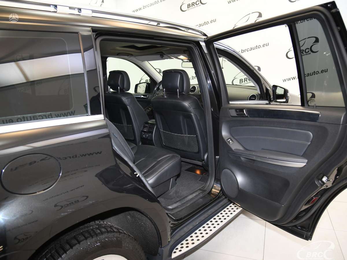 Mercedes-Benz GL350 2011 — photo 14
