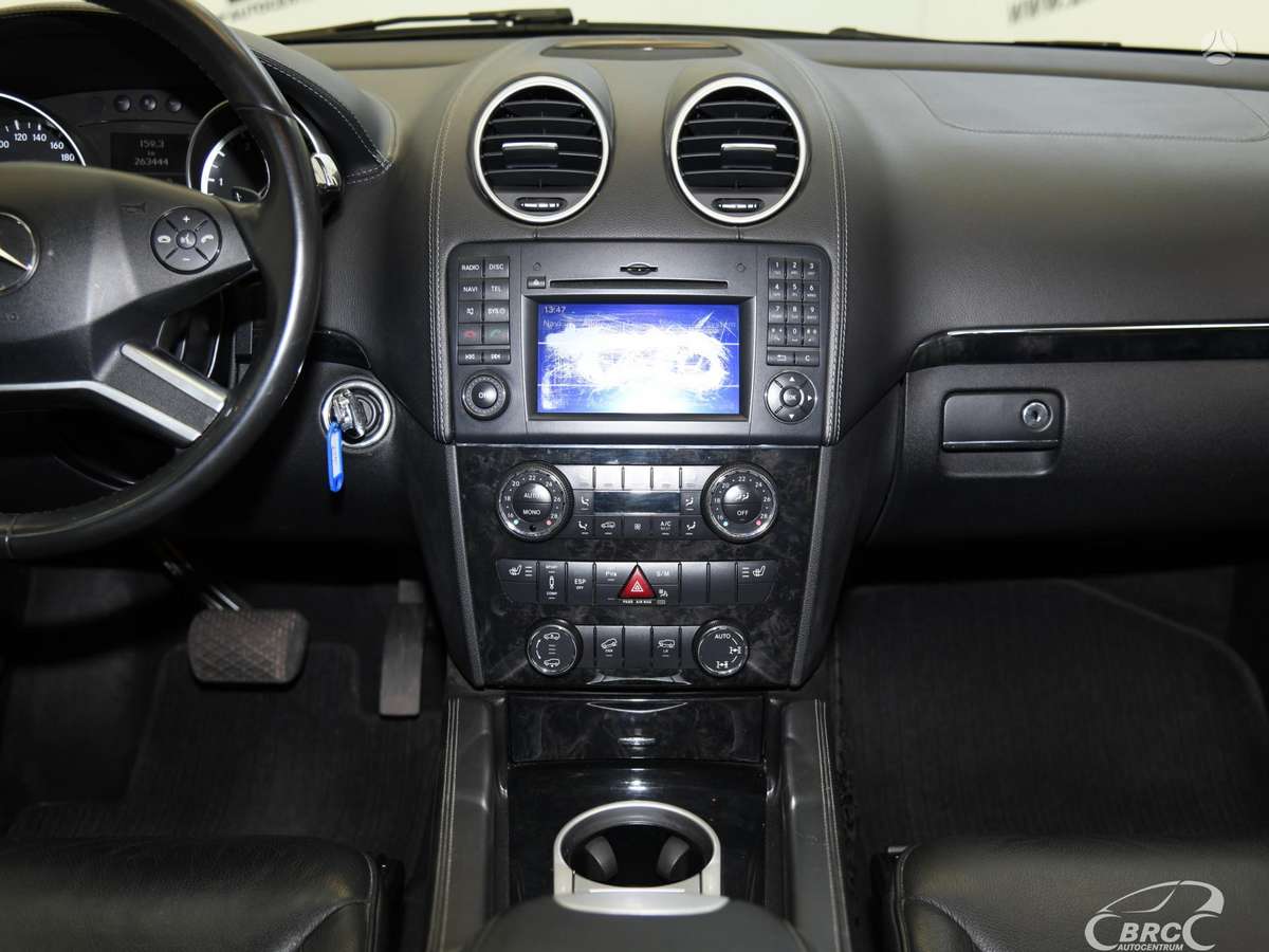 Mercedes-Benz GL350 2011 — photo 16