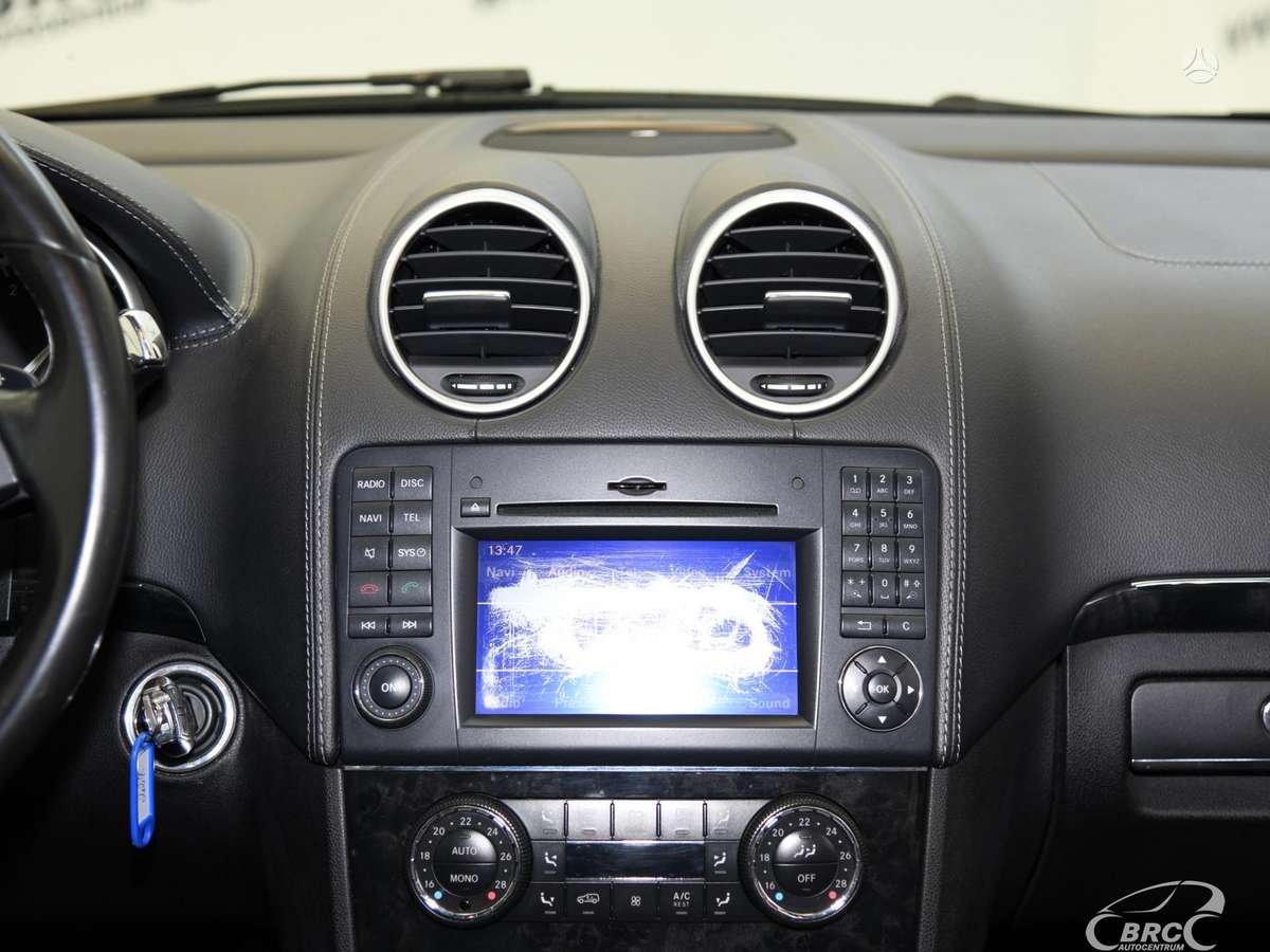 Mercedes-Benz GL350 2011 — photo 17
