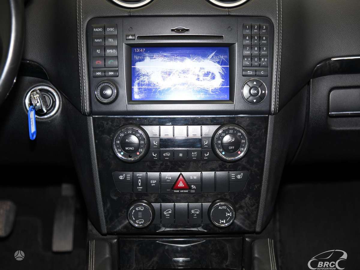 Mercedes-Benz GL350 2011 — photo 18