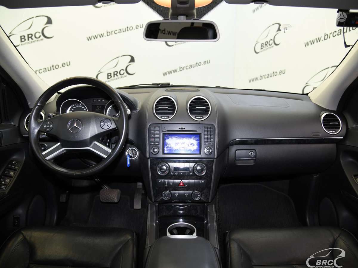 Mercedes-Benz GL350 2011 — engine 2987 cm³, 224 HP (165kW)