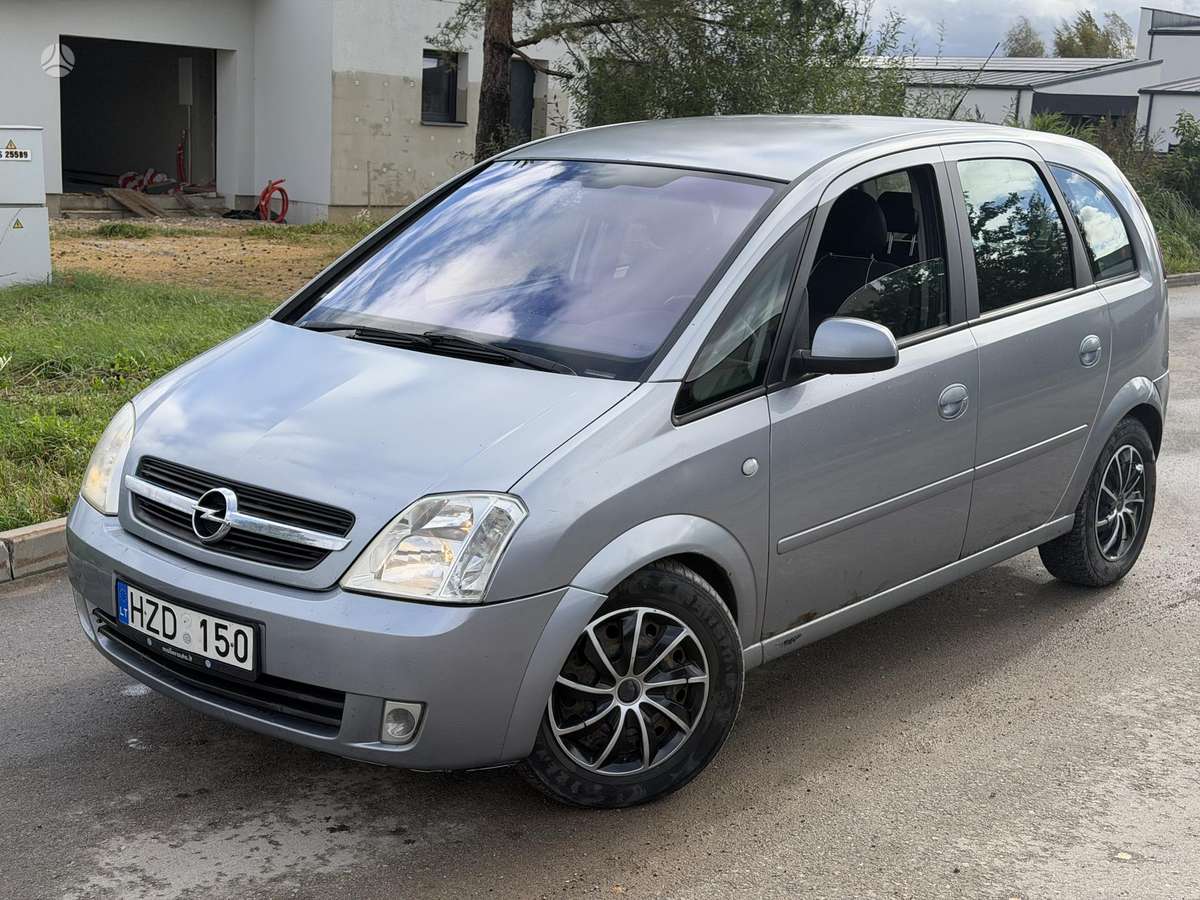 Opel Meriva 2004 — вигляд ззаду
