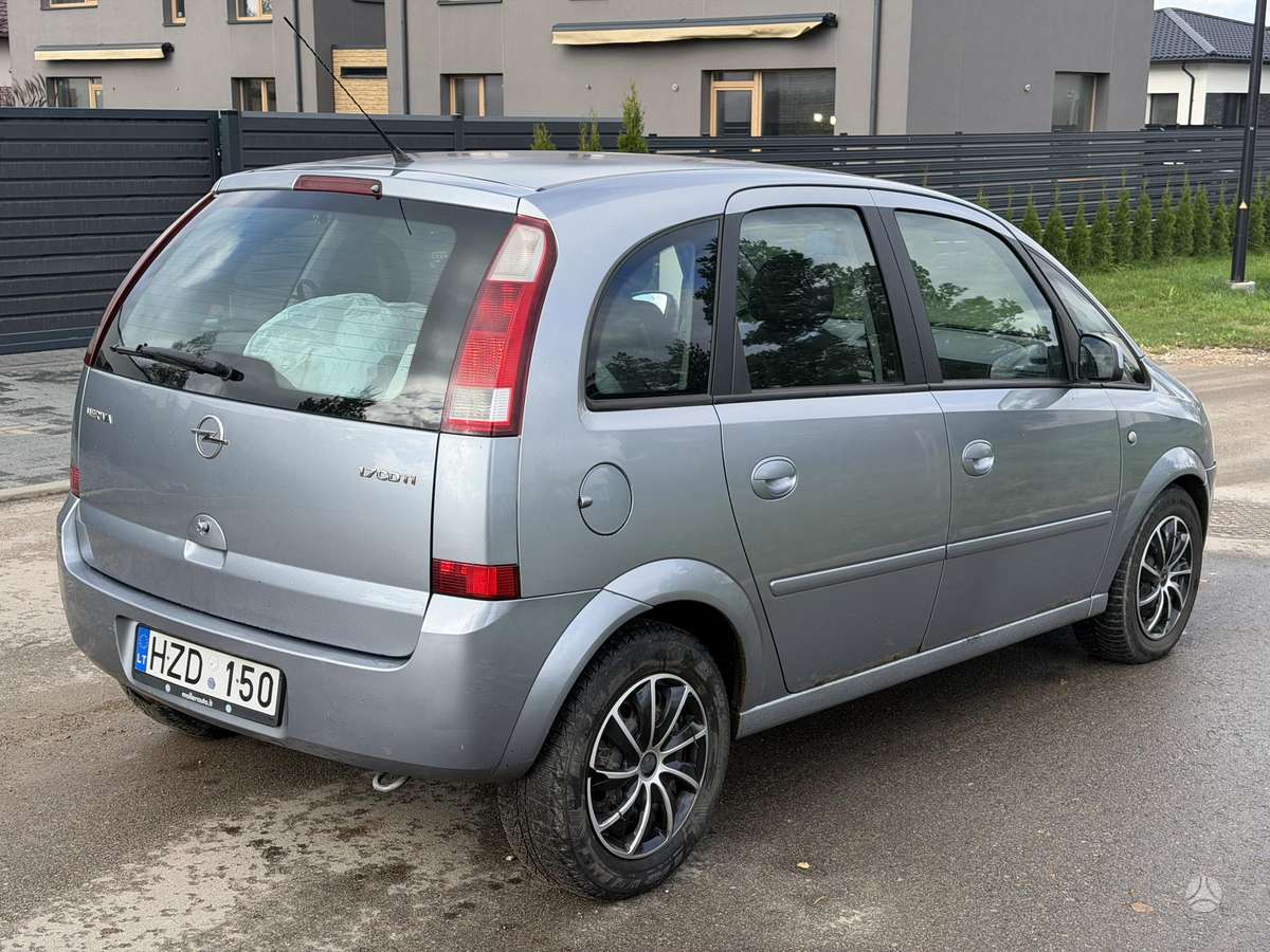 Opel Meriva 2004 — салон
