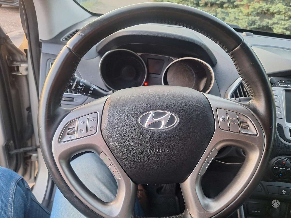 Hyundai ix35 2010 — photo 10