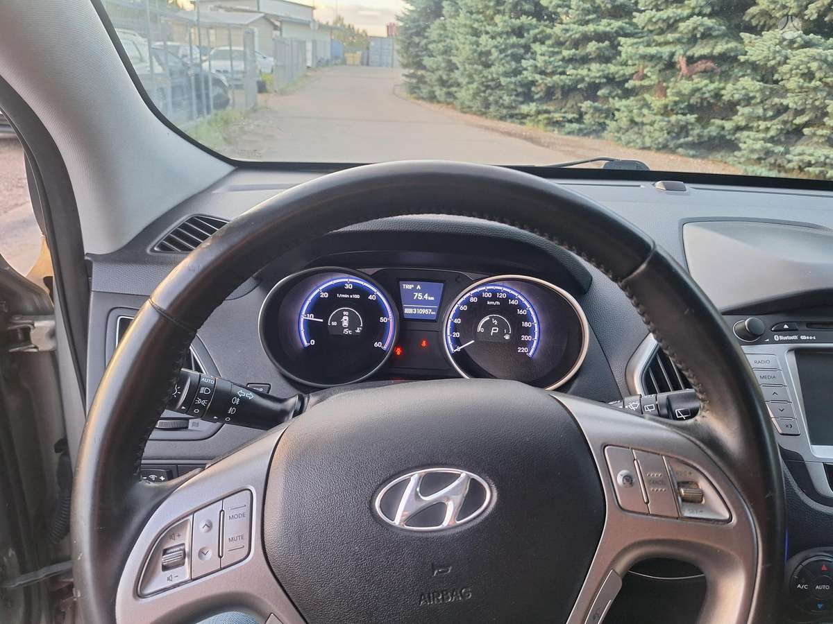 Hyundai ix35 2010 — photo 11