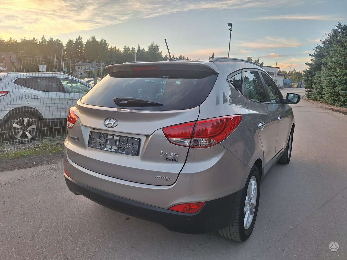 Hyundai ix35 2010 — engine 2000 cm³, 184 HP (135kW)