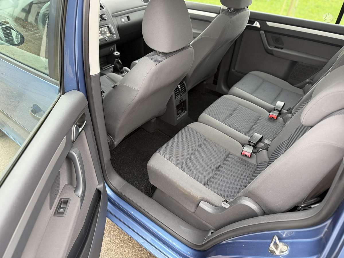 Volkswagen Touran 2012 — photo 12