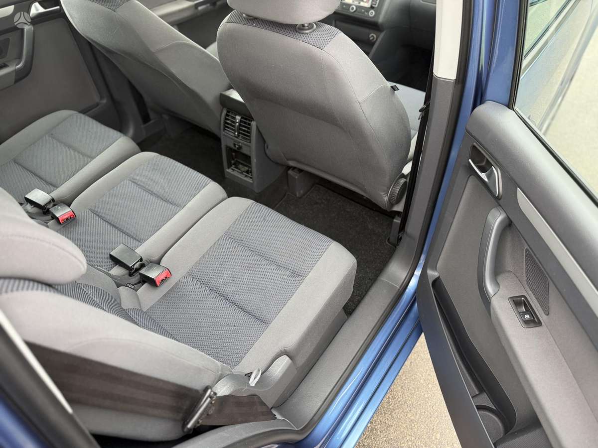 Volkswagen Touran 2012 — photo 13
