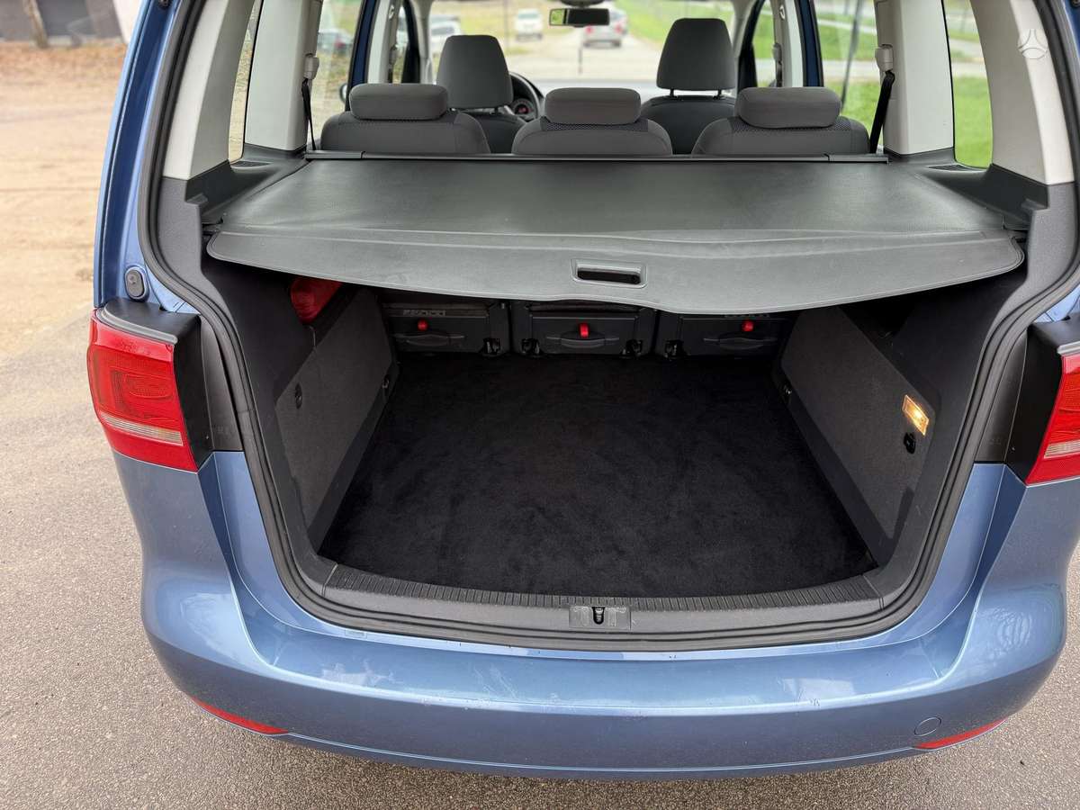 Volkswagen Touran 2012 — photo 14