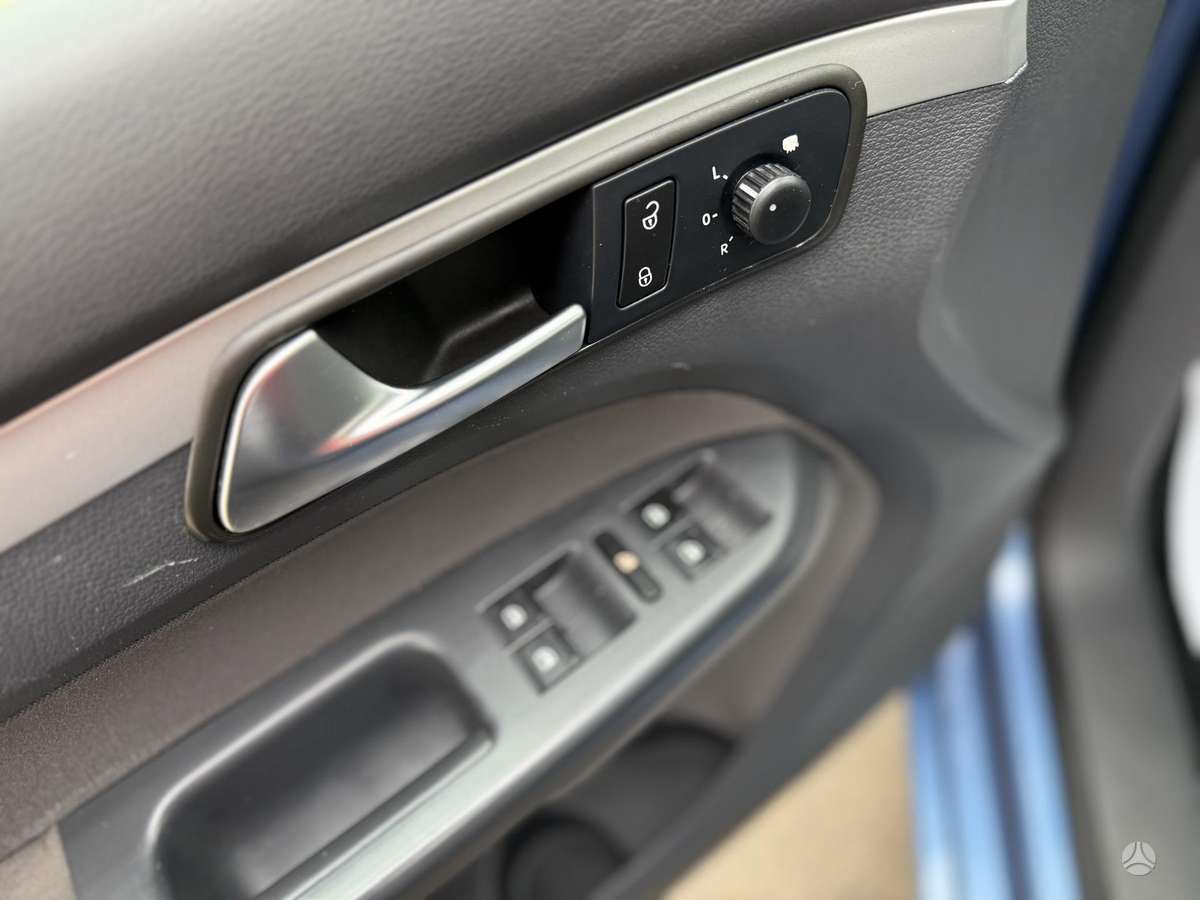 Volkswagen Touran 2012 — photo 15