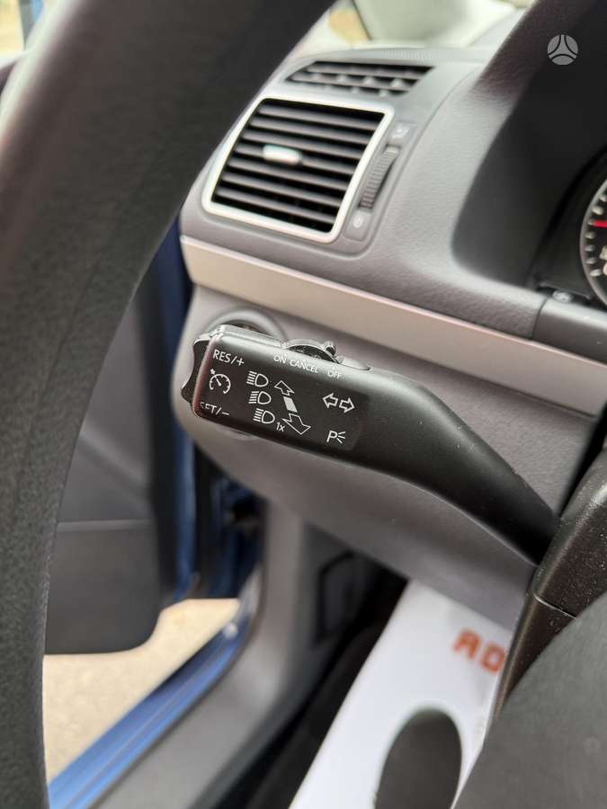 Volkswagen Touran 2012 — photo 16