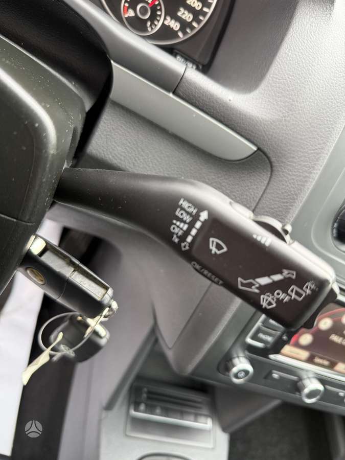 Volkswagen Touran 2012 — photo 18