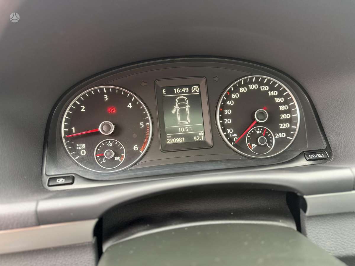 Volkswagen Touran 2012 — photo 19