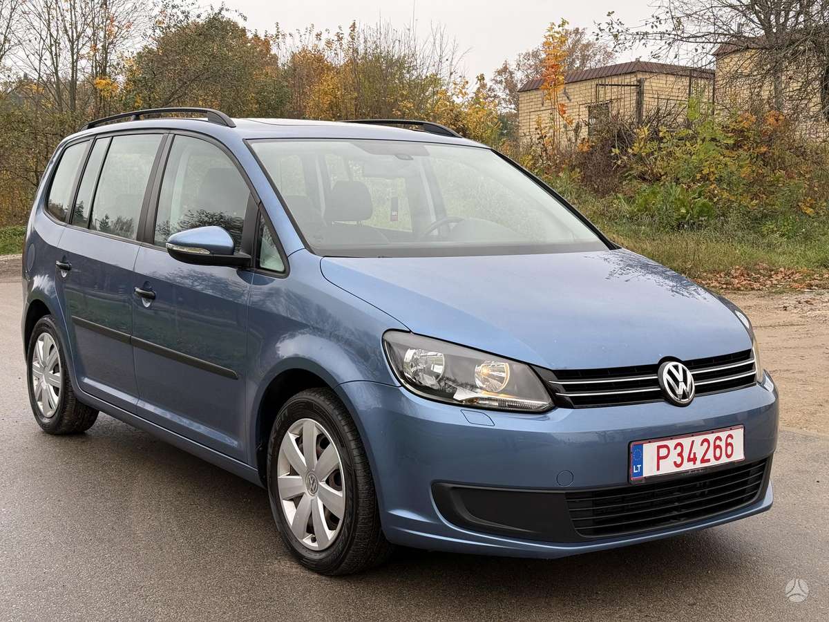 Volkswagen Touran 2012 — rear view