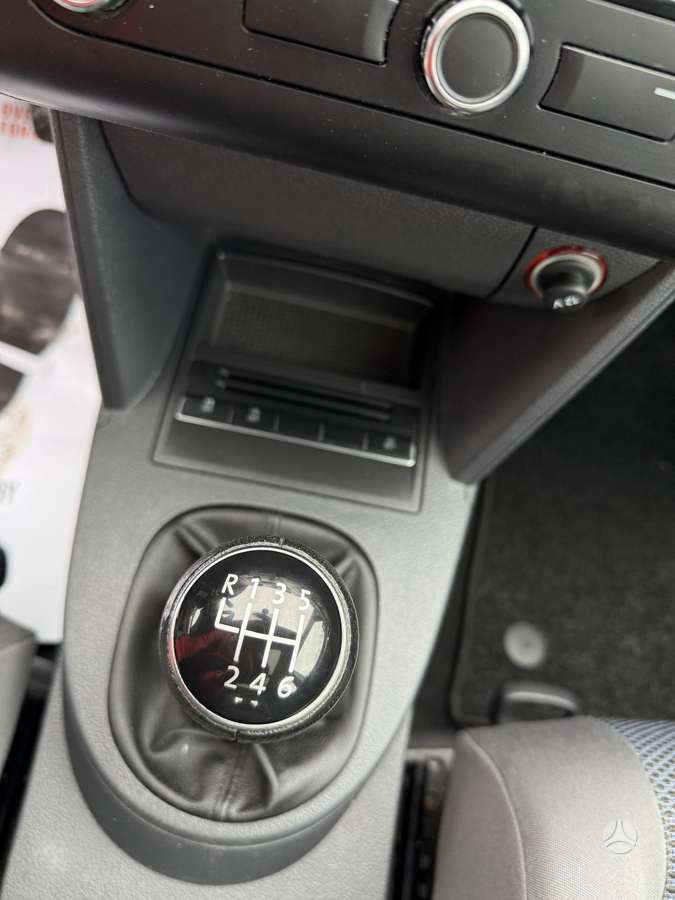 Volkswagen Touran 2012 — photo 20