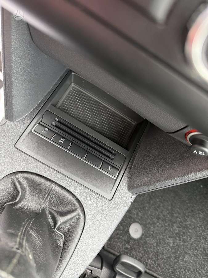 Volkswagen Touran 2012 — photo 21