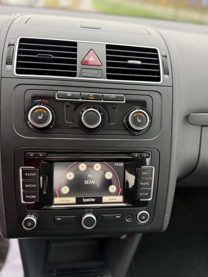 Volkswagen Touran 2012 — photo 22