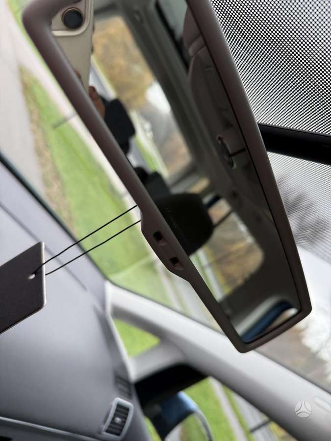 Volkswagen Touran 2012 — photo 23