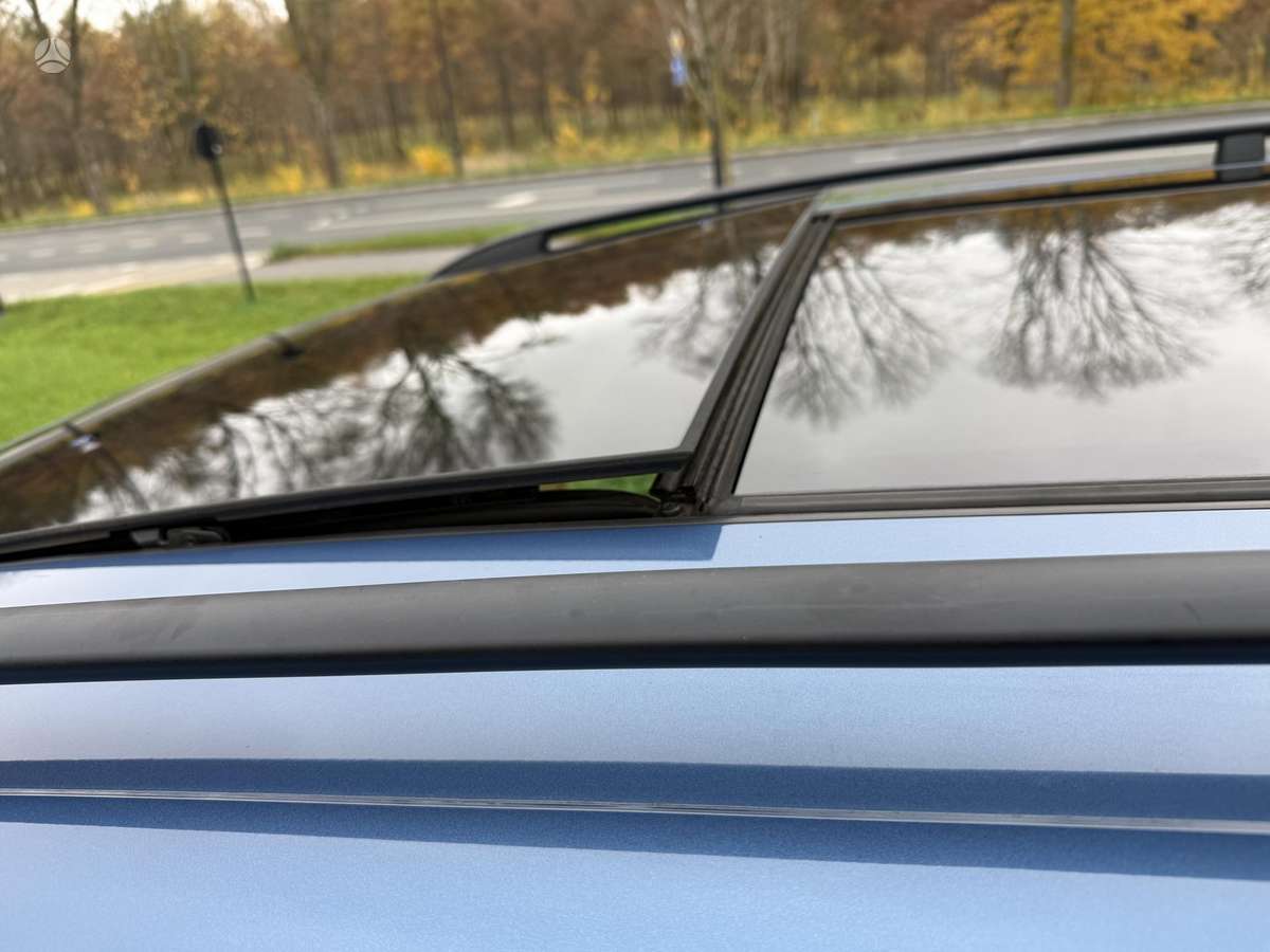 Volkswagen Touran 2012 — photo 27